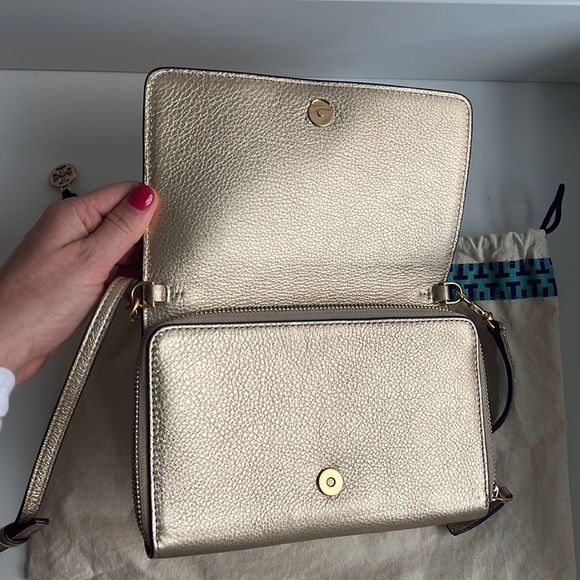 Tory Burch McGraw Metallic Flat Wallet Crossbody with Tory Burch Dust Bag - Picture 6 of 11